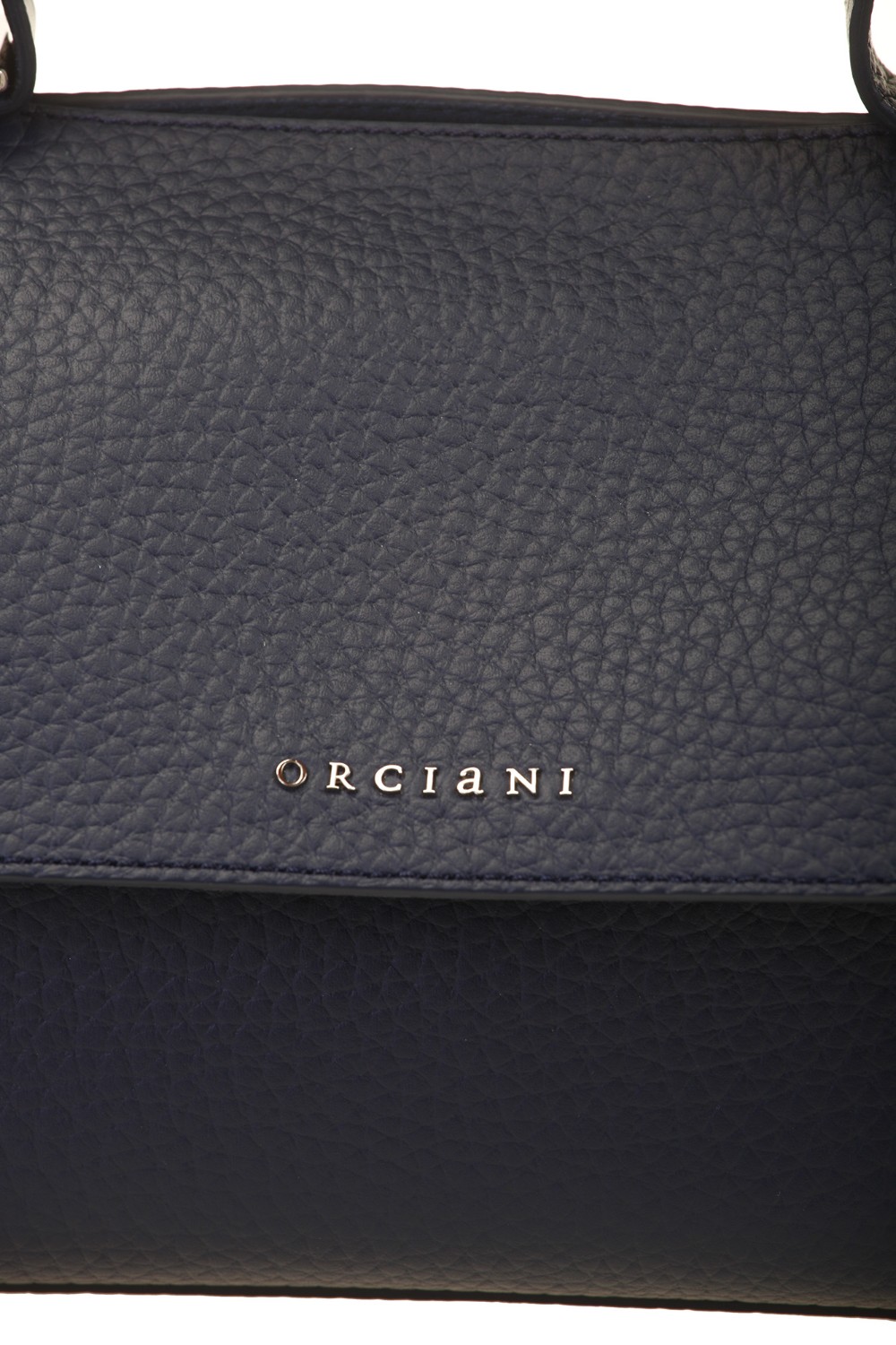 shop ORCIANI  Borsa: Orciani borsa Sveva Longuette Sense in pelle con tracolla.
Dimensioni: Larghezza: 34 cm / Altezza: 18 cm / Profondità: 14 cm.
Tasche: tre interne, di cui una con zip.
Chiusura: patta con bottone magnetico.
Funzionalità: apertura a scomparsa sulla parte alta della patta, tracolla di servizio regolabile e rimovibile.
Dettagli: pelle martellata; finitura palladio.
Made in Italy.. B02159 SOF-NAVY number 4540129